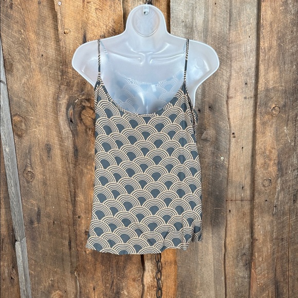 Women's Dark Gray and Tan Scallop Print Spaghetti Strap Tank Top - Picture 4 of 8